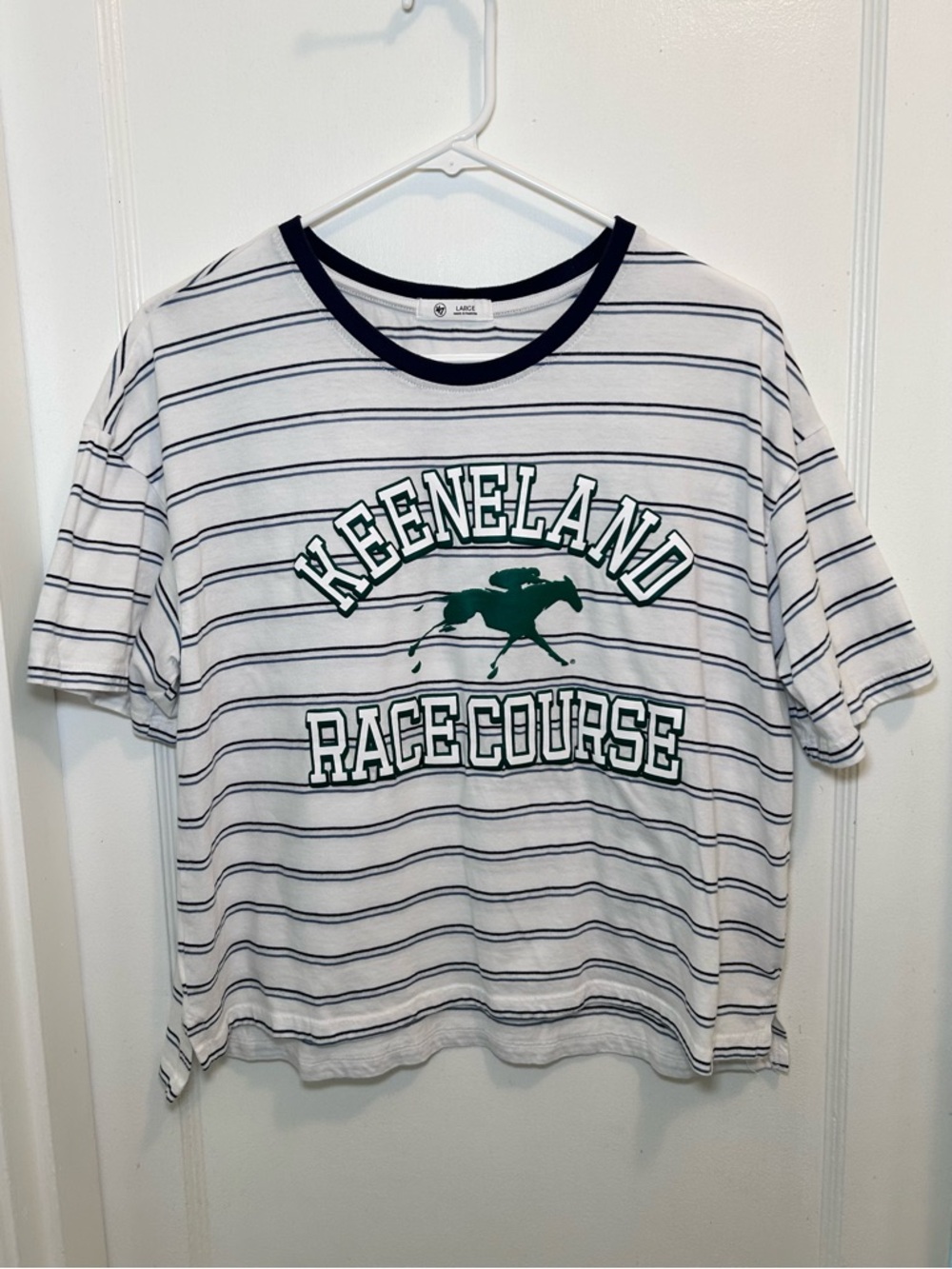 Keeneland Racecourse ‘47 Horse Graphic Striped Cropped White T-Shirt Womens L